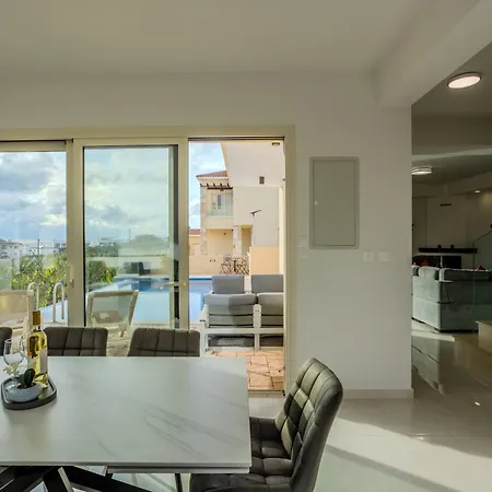 H&o Miki's Seaview House