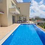 H&o Miki's Seaview House Kissonerga