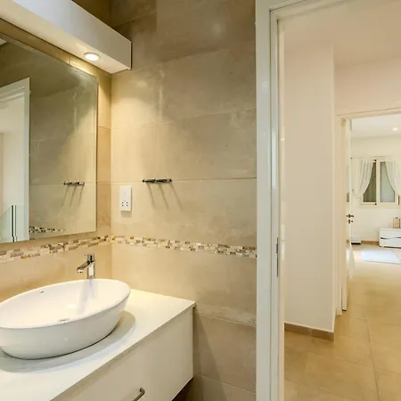 Villa H&o Miki's Seaview House *