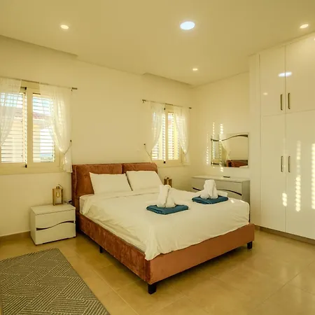 Villa H&o Miki's Seaview House *