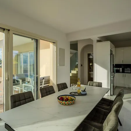 H&o Miki's Seaview House * Kissonerga