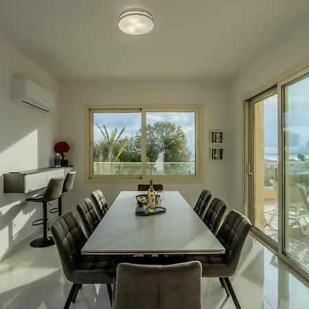 H&o Miki's Seaview House Villa *