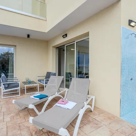 Villa H&o Miki's Seaview House *